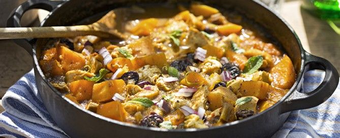Tajine de pollo empanado con pan rallado al limón.