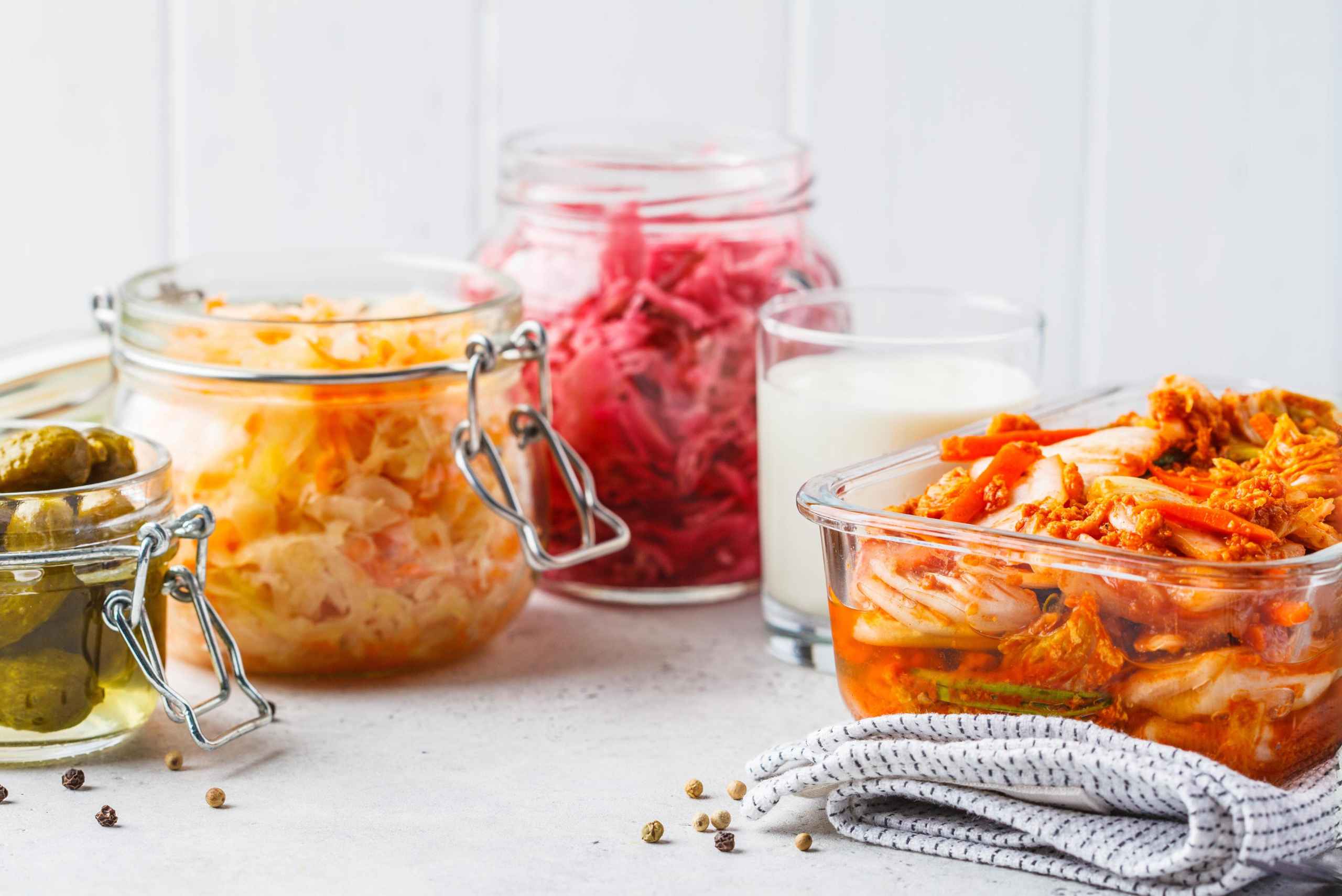 imagen con tarros de cristal con comida equilibrada para mi dieta semanal