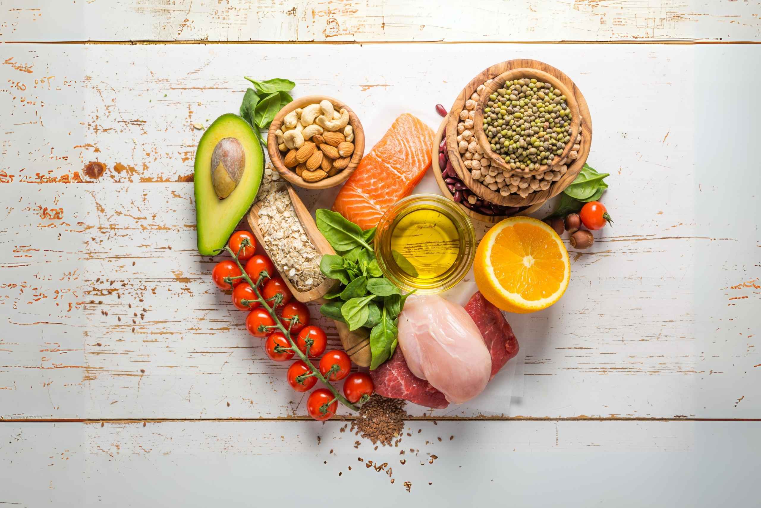 dieta-semanal-equilibrada- corazon-hecho-alimentos
