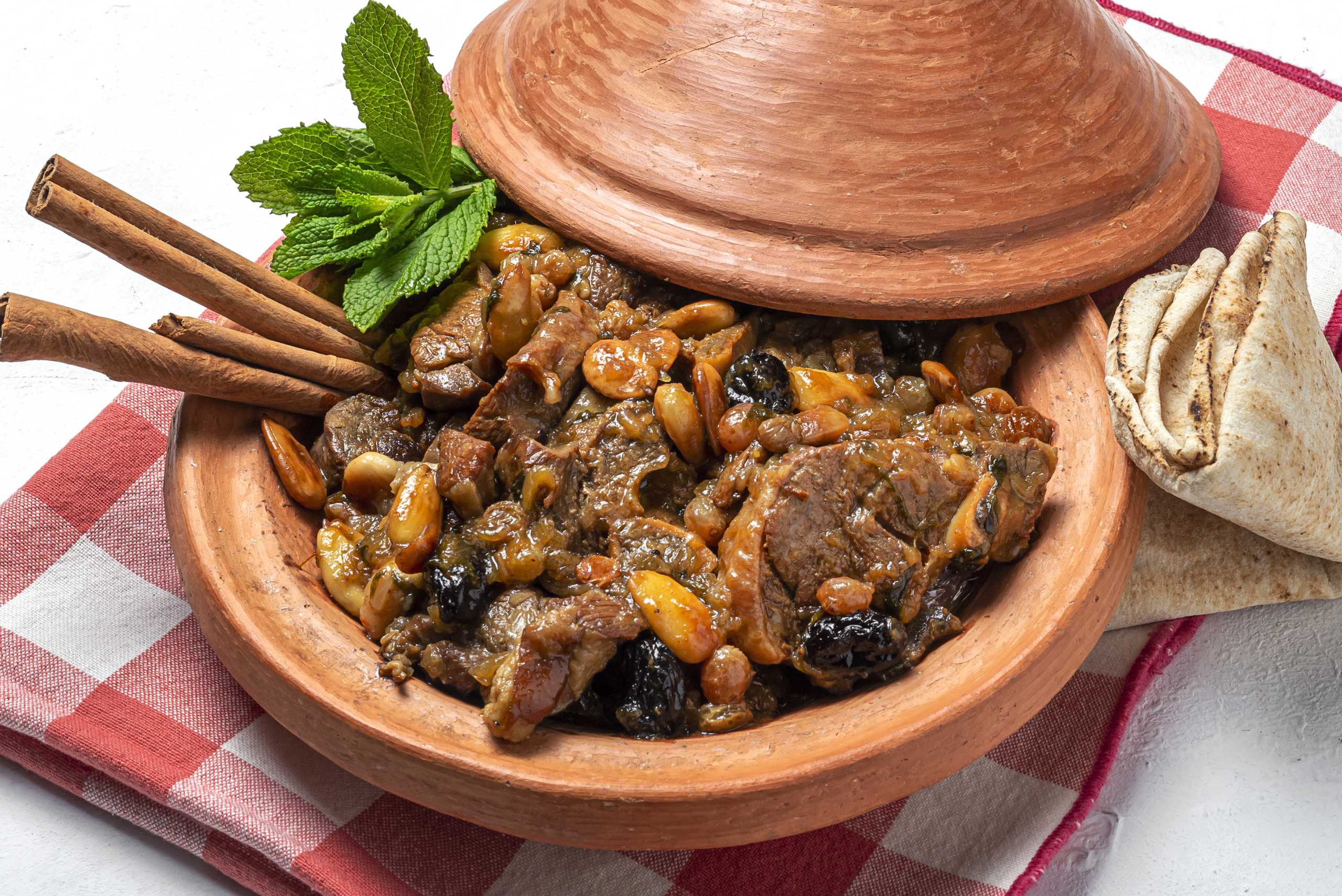 imagen de un plato dieta mediterránea tajine de cordero