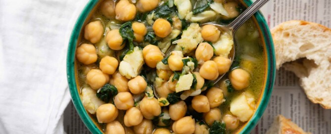 comidas-sanas-baratas-Potaje-garbanzos-espinacas