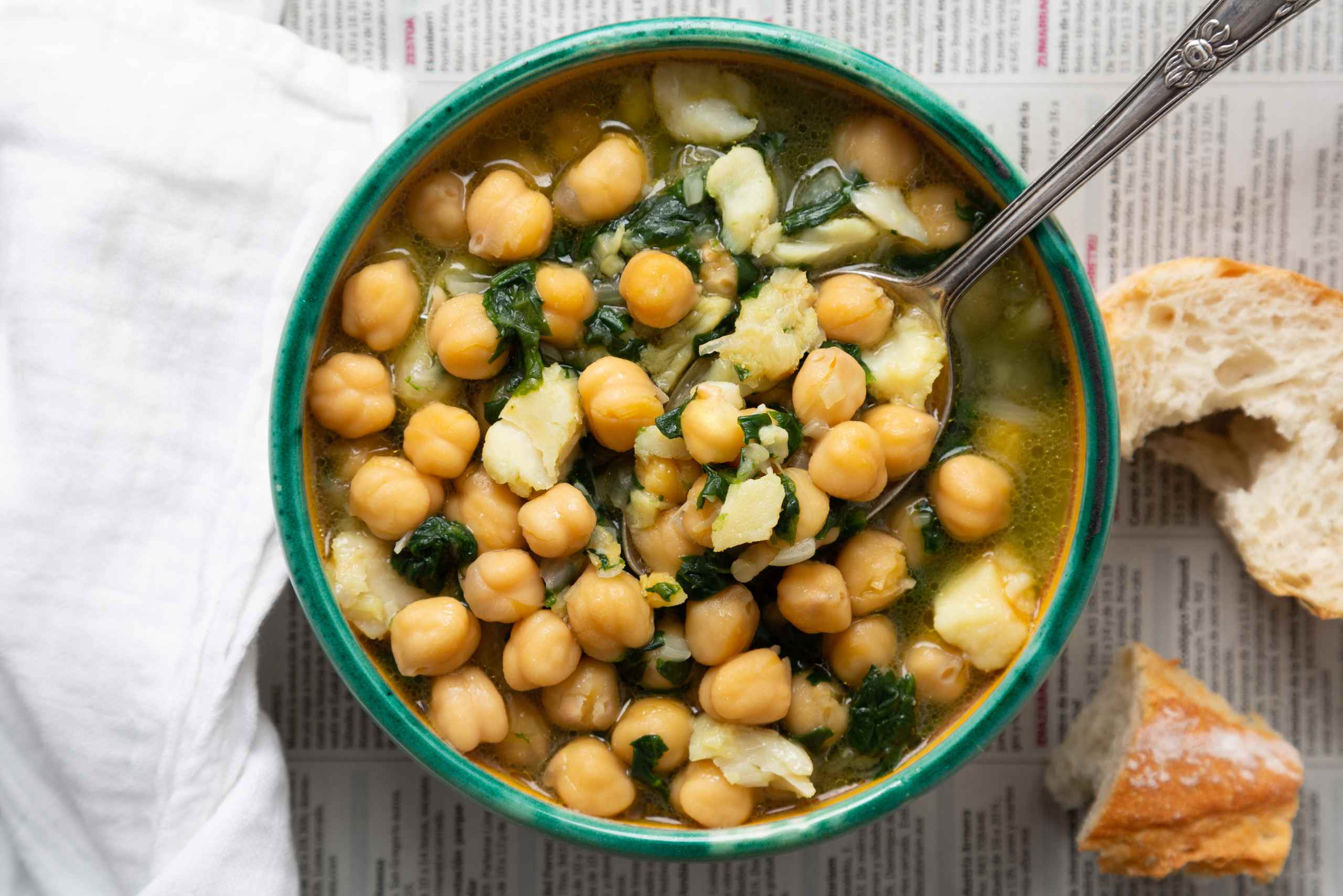 comidas-sanas-baratas-Potaje-garbanzos-espinacas