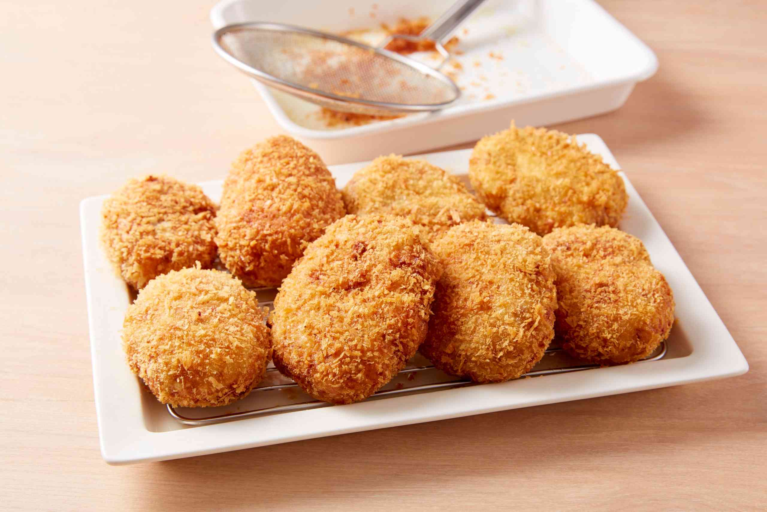 El truco de Arguiñano para evitar que se desprenda el pan rallado al freír las croquetas