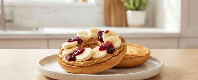 Bagel de Plátano, Crema de Cacahuete y el Toque Crujiente de Frumen